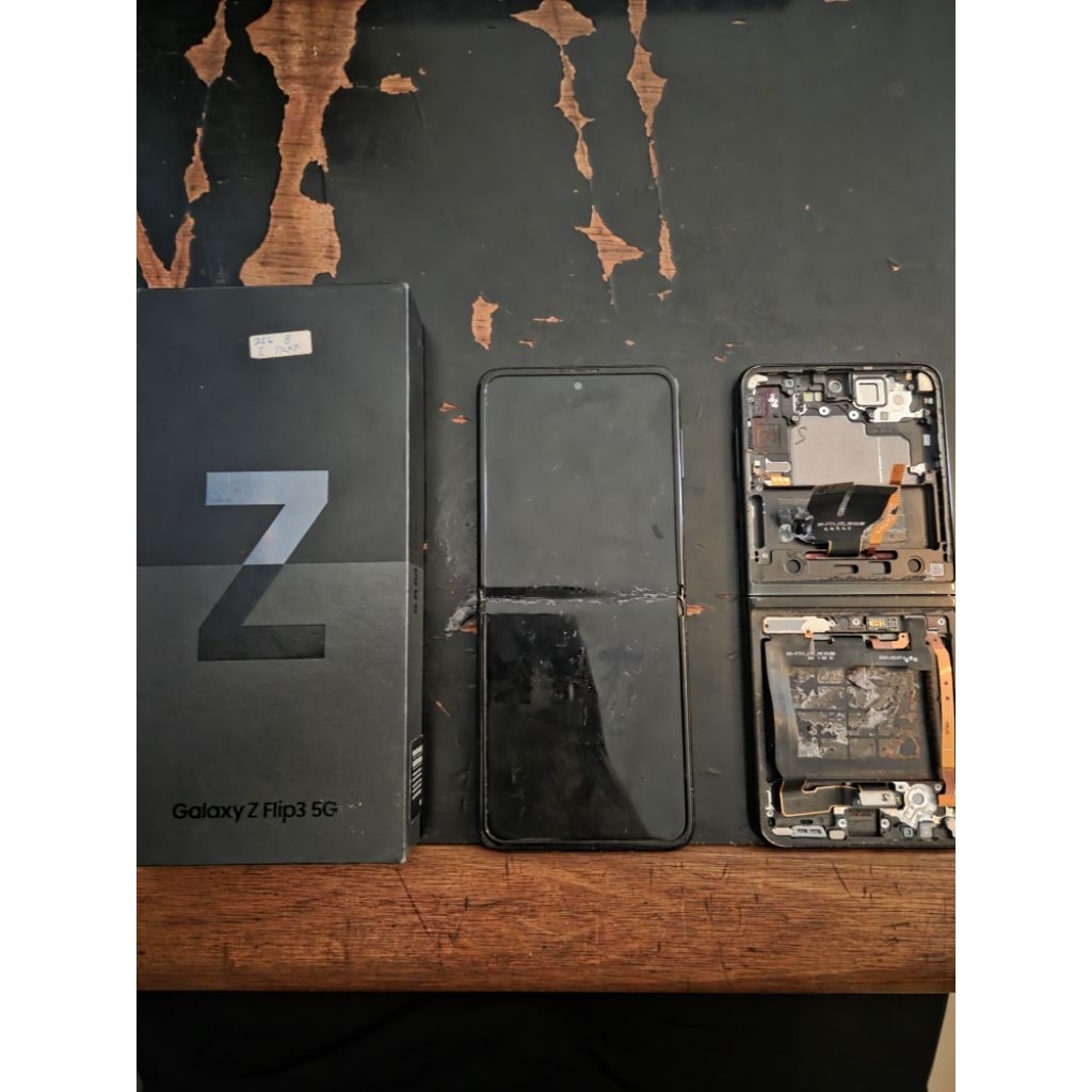 Samsung Z Flip 3 5G Minus + LCD Minus Greenline