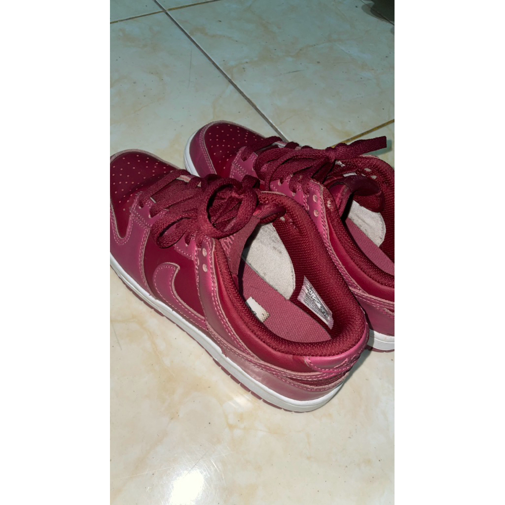 NIKE DUNK LOW GS MERAH SZ 37,5