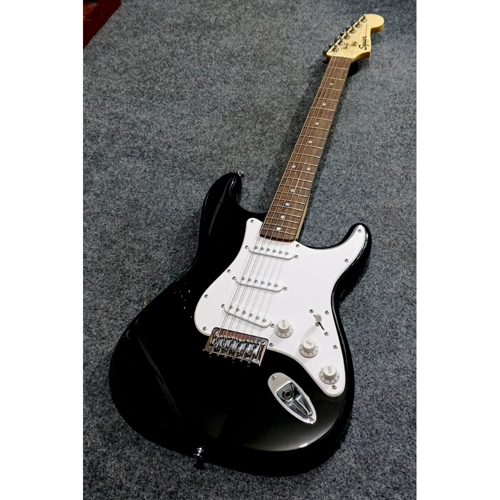 Gitar Elektrik Squier Bullet Stratocaster Hardtail