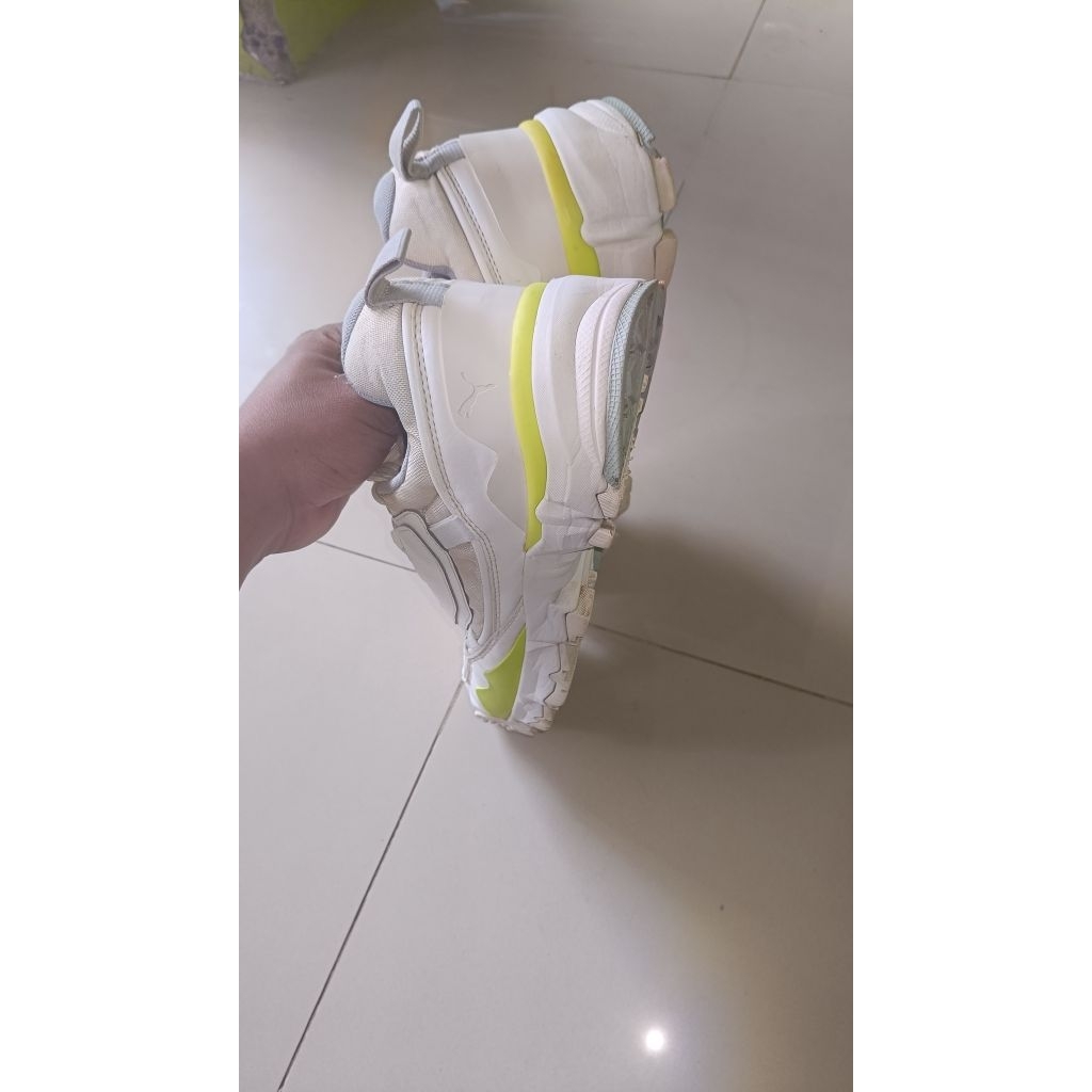 Puma Trailfox Overland MTS berwarna Whisper White second branded