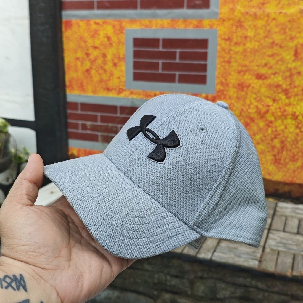 Topi Under Armour Heathered Blitzing 3.0 Cap Grey Original - Second Good Condition