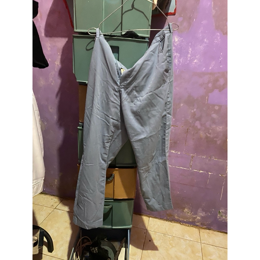 preloved celana SMA ABU”