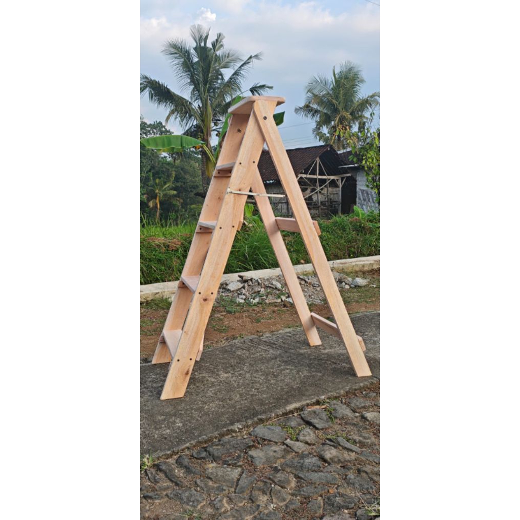 tangga lipat dari kayu