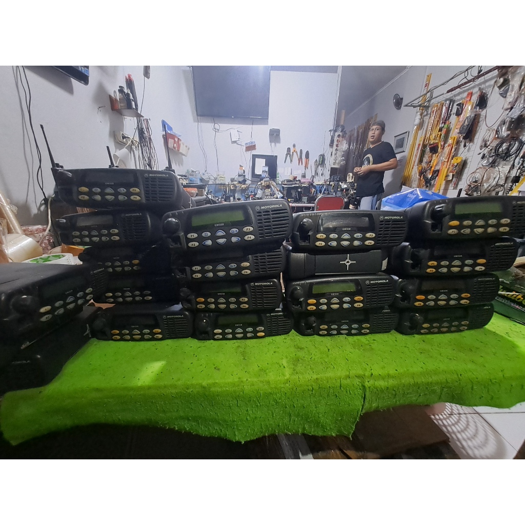 RADIO MOTOROLA GM338 UHF RIG GM 338 FREKUENSI UHF 403 MHZ SD 470 MHZ RADIO MOBILE MOTOROLA GM338 UHF