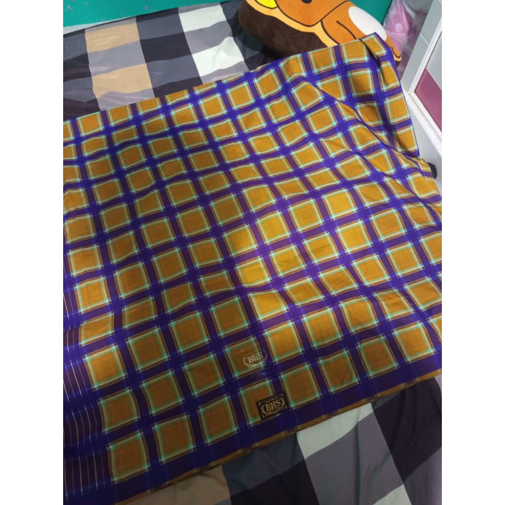 sarung BHS full sutra KBS warna gold ajib kain like new