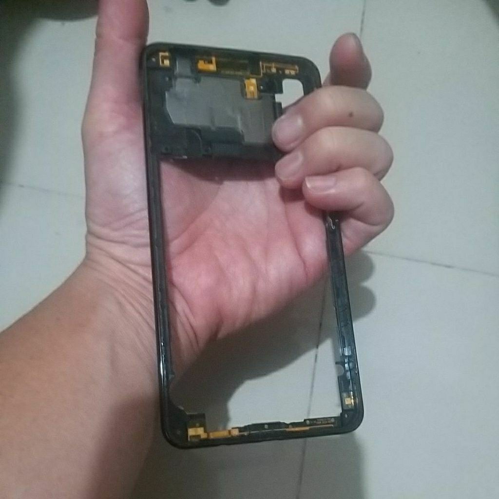 bezzel samsung a7 2018 tulang tengah samsung a7 2018