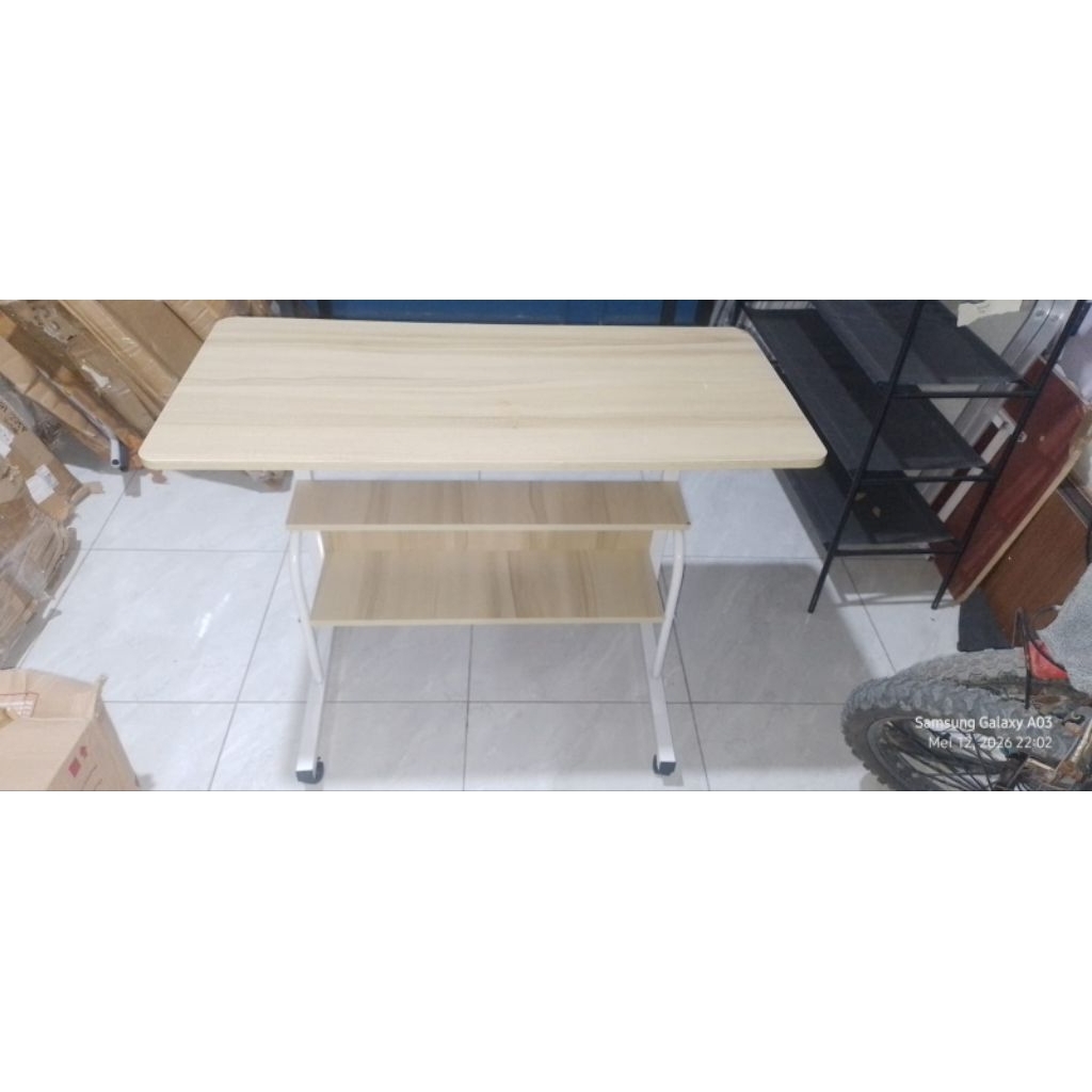 meja belajar / komputer + roda