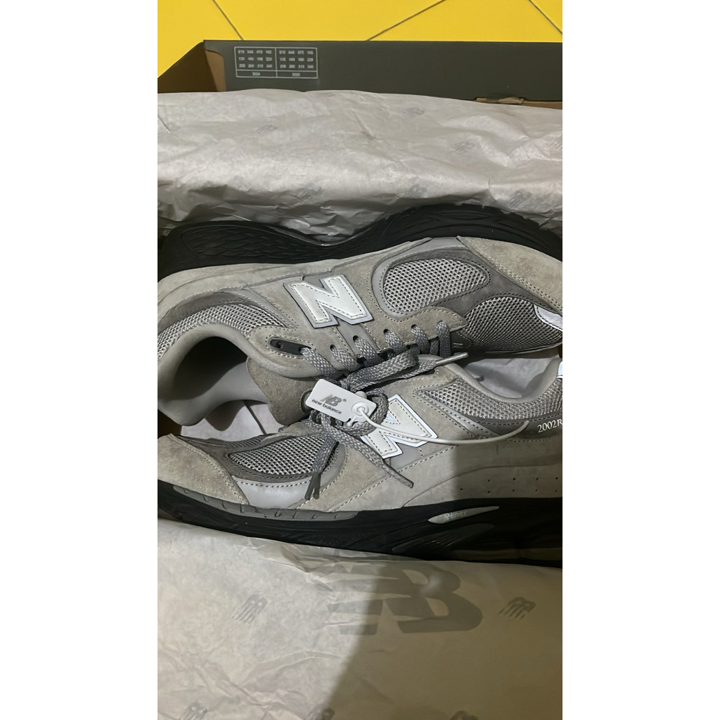 new balance 2002r black grey