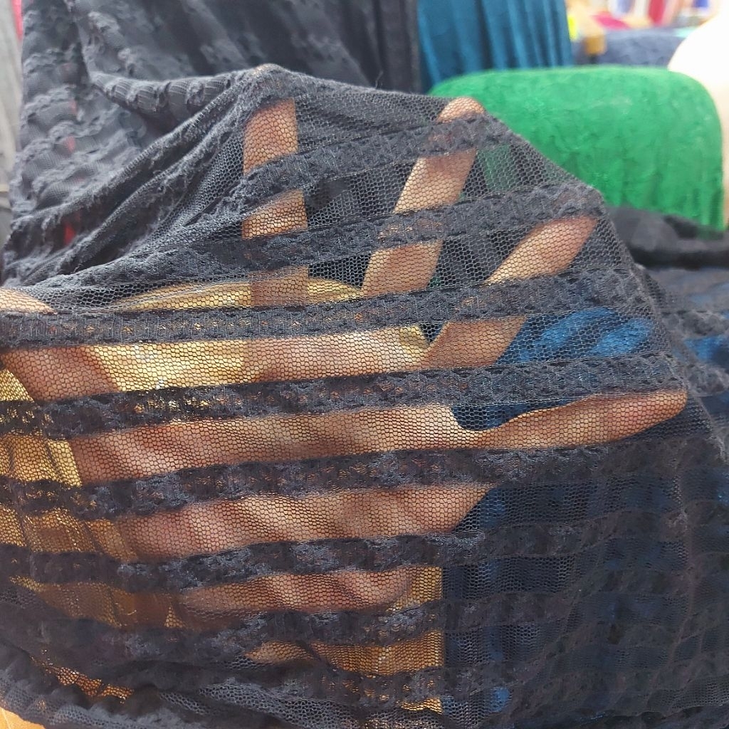 kain brokat premium  - kain brokat meteran  - kain brokat motif salur ( hitam) w-1