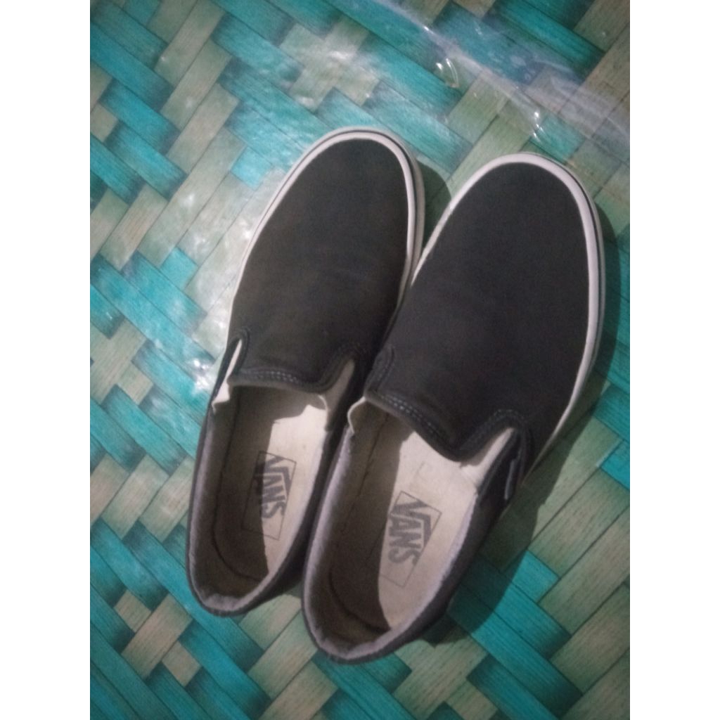 vans.second