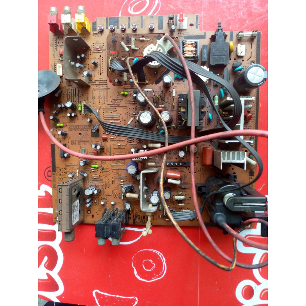 Mesin TV tabung flat 21inc merk Sharp, normal.