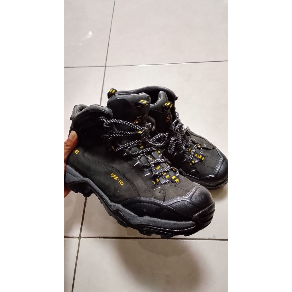 sepatu gunung goretax Nike acg size 42