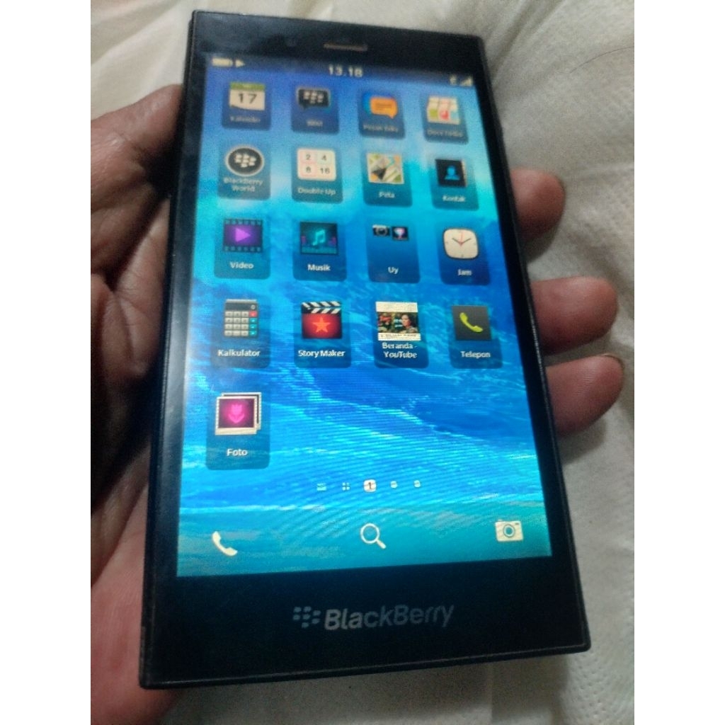 Blackberry Z3 hp jadul lawas nyala normal gak ada minus siap pakai bonus kartu byU