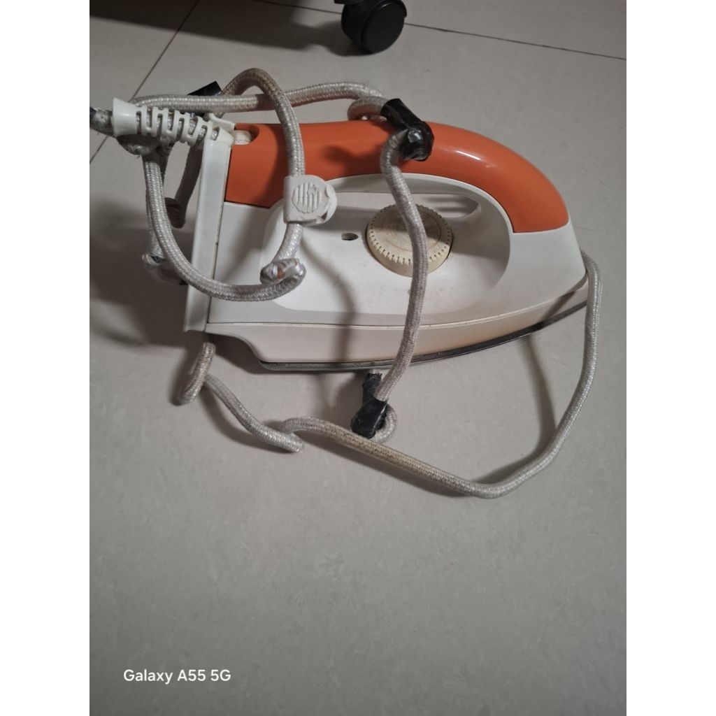 Setrika Philips Diva atau HI 115 Ex pakai sendiri