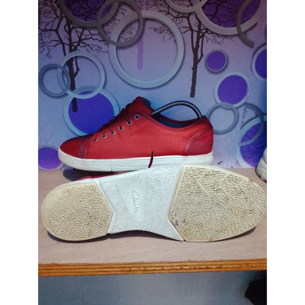 sepatu second clark size 42 ada minus sedikit