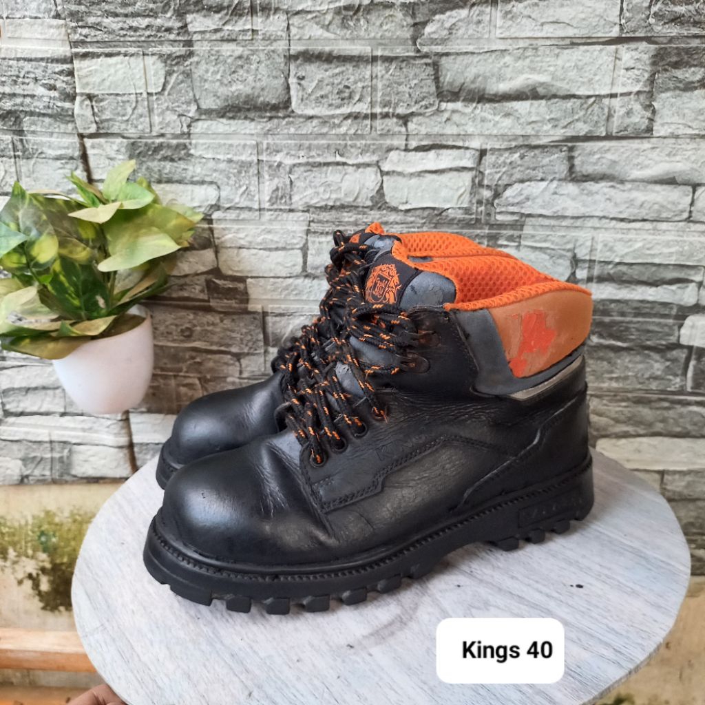 Sepatu safety second merk Kings size40 insol25cm