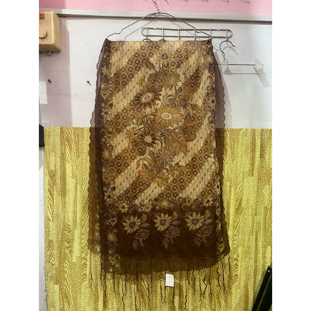 Syal Selendang Payet Motif Batik Organza Rumbai Cokelat Panjang 170 cm Lebar 54 cm
