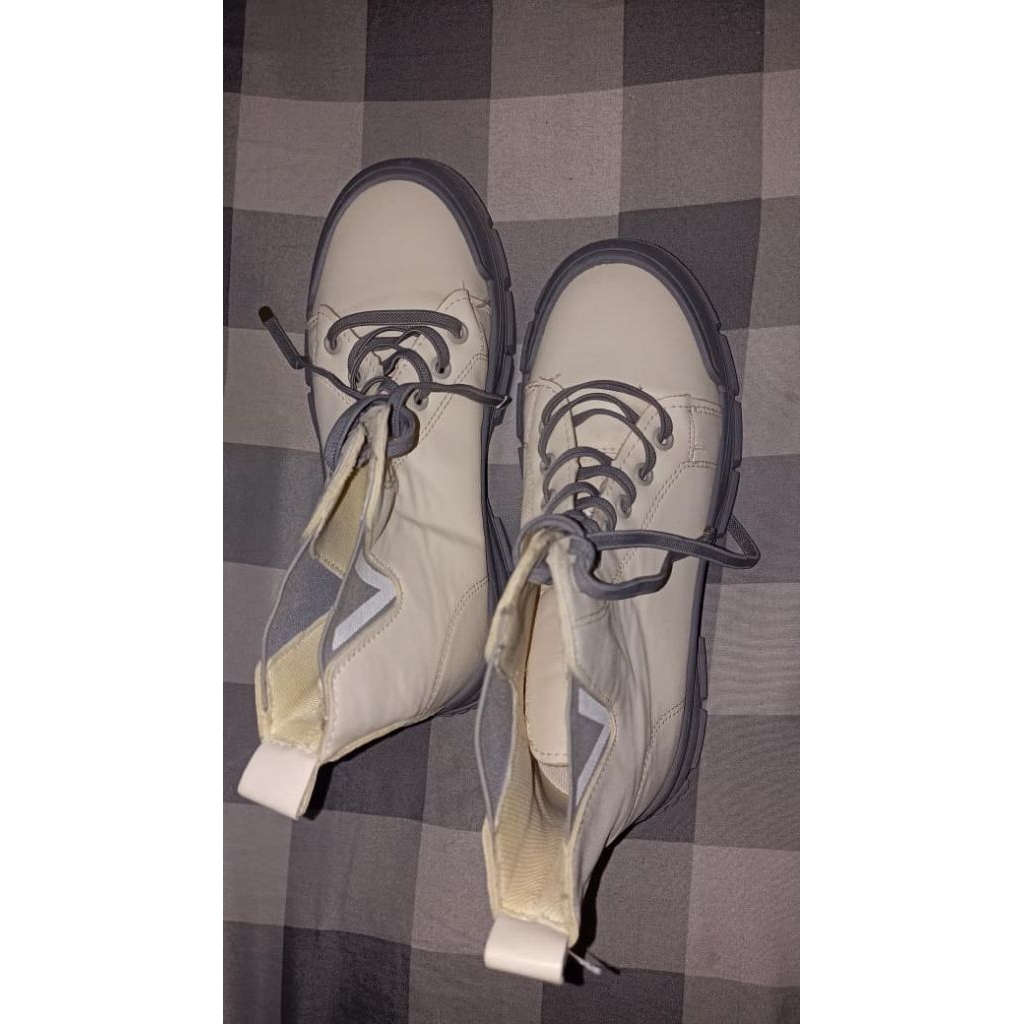 preloved sepatu boot pinkey UK 37