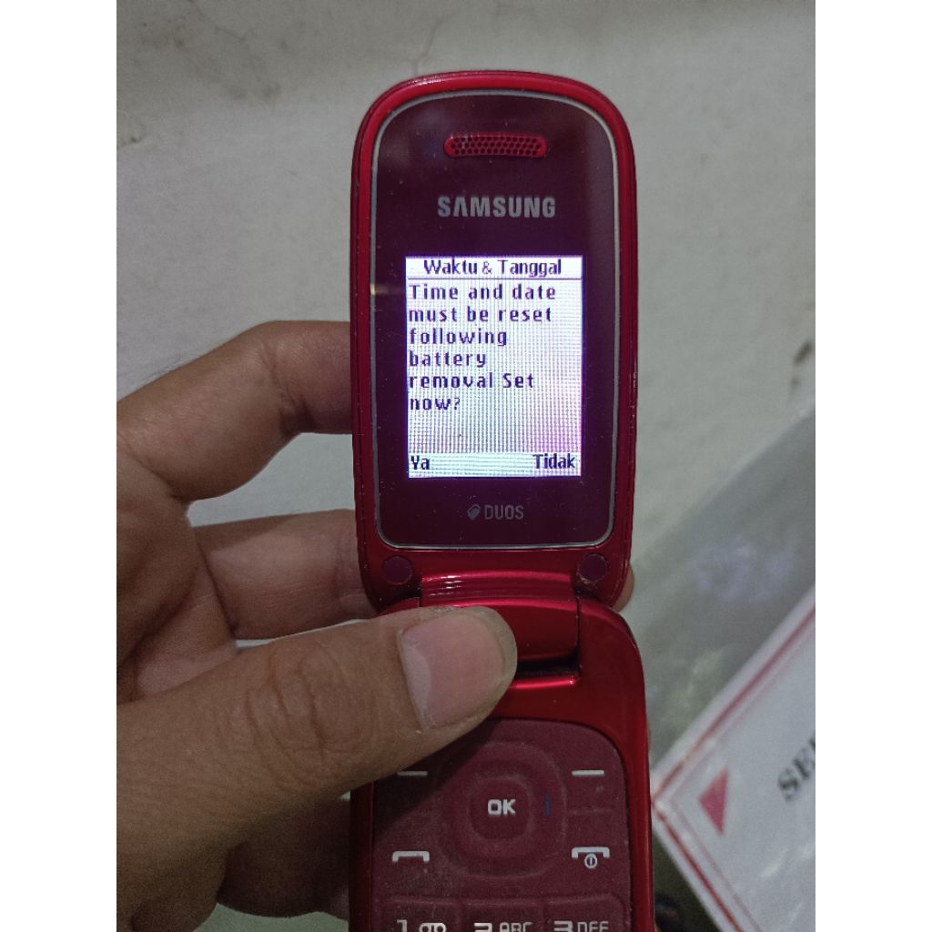 hp samsung flip E1272 mobile phone bukan ori kondisi nyala tanpa batre
