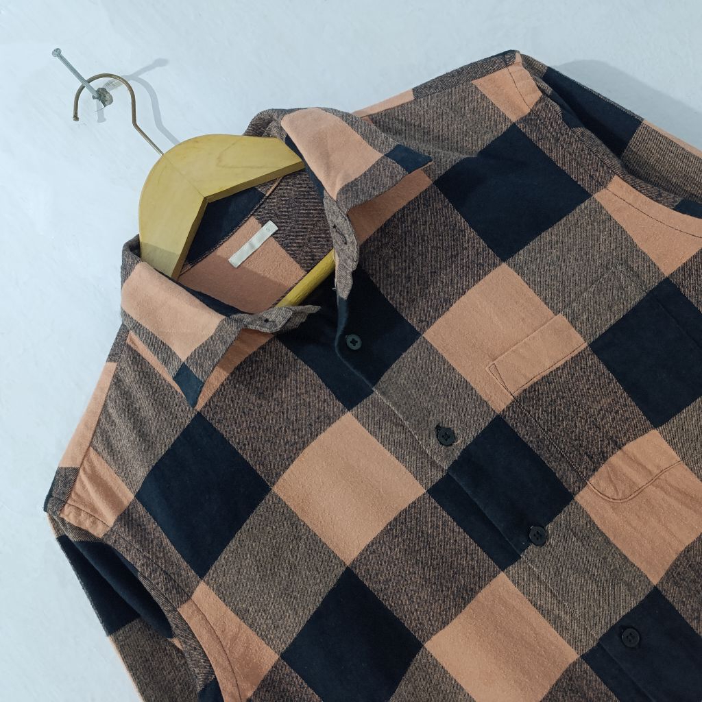 [Flannel GU] Kemeja Flanel Global Uniqlo Plaid Long Sleeve Shirt Hitam Coklat Size S (Fit to M)