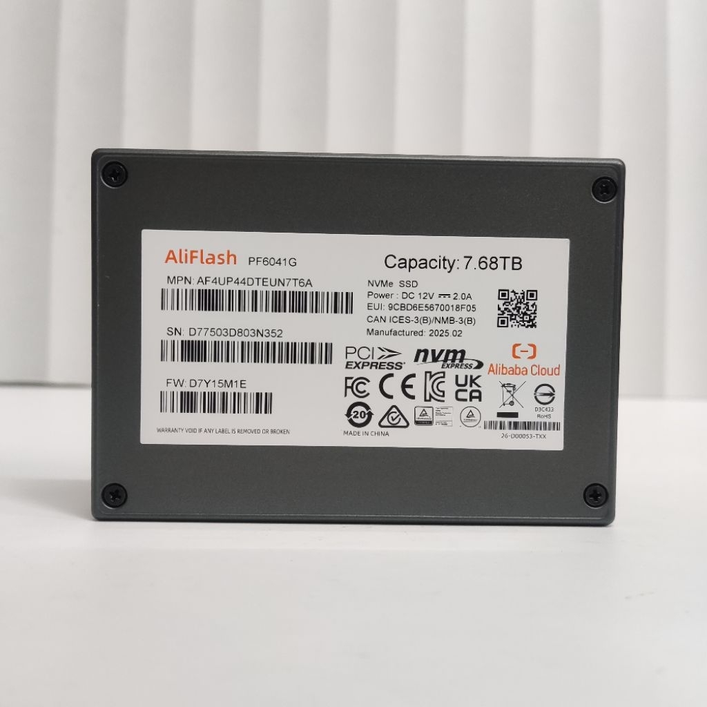 SSD Sas AliFlash PF6041G NVMe 7.68TB 2,5 inci tebal (kemungkinan tipe U.2 atau U.3 NVMe)