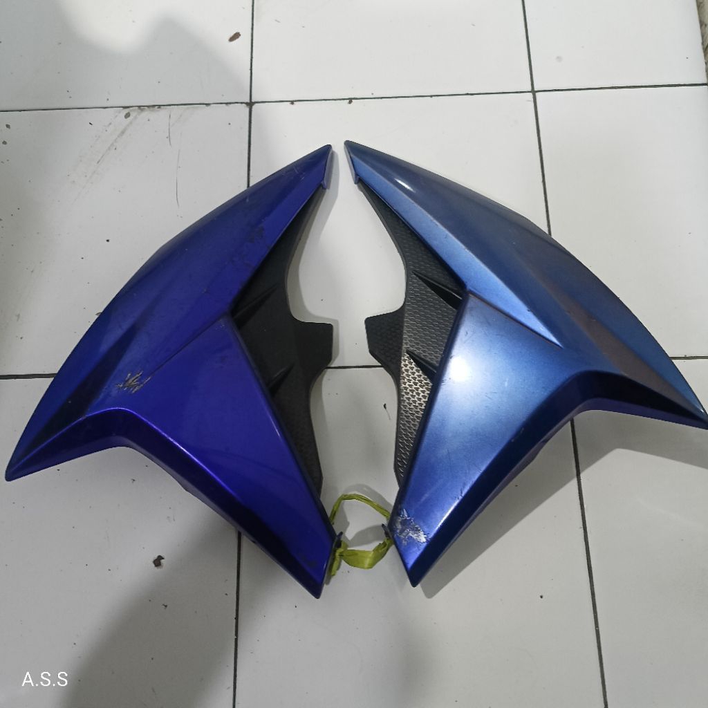 COVER SAYAP TANGKI KUPINGAN TANGKI VIXION NEW NVA ORIGINAL