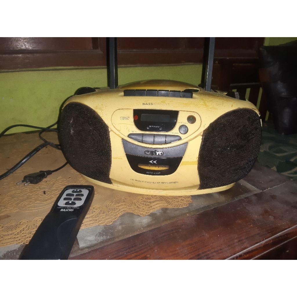 Bombox sanyo radio  kaset cd