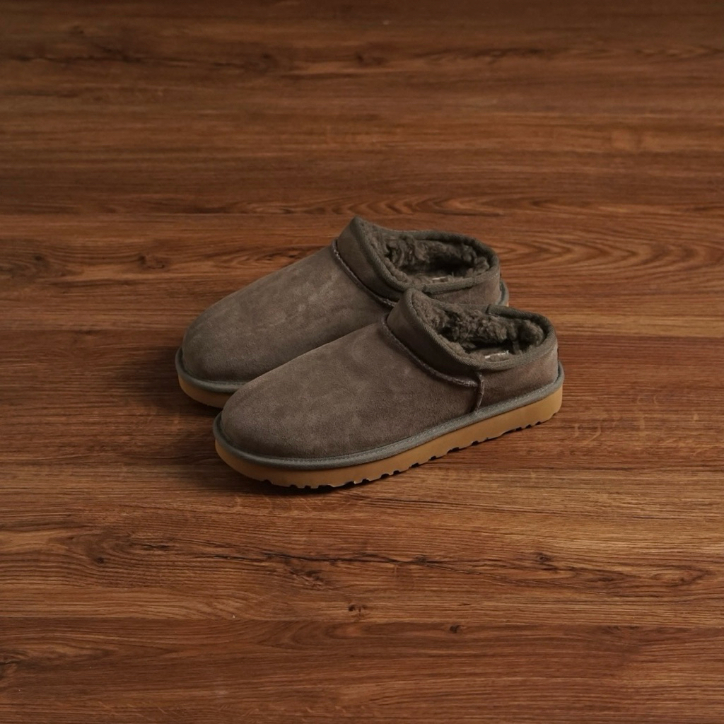 Sepatu Slip-On UGG Classic Slippers Dark Grey