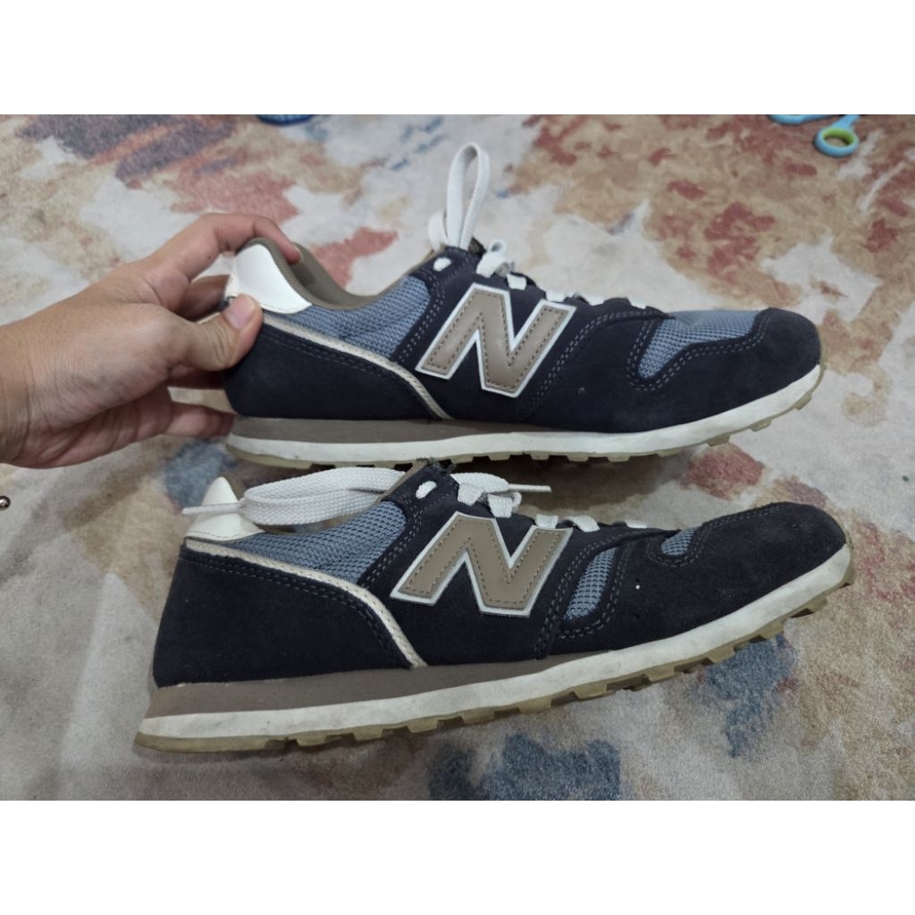 NB 373 in navy blue
