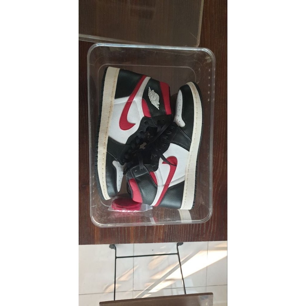 Air Jordan 1 Retro High OG Gym Red | Second Like New