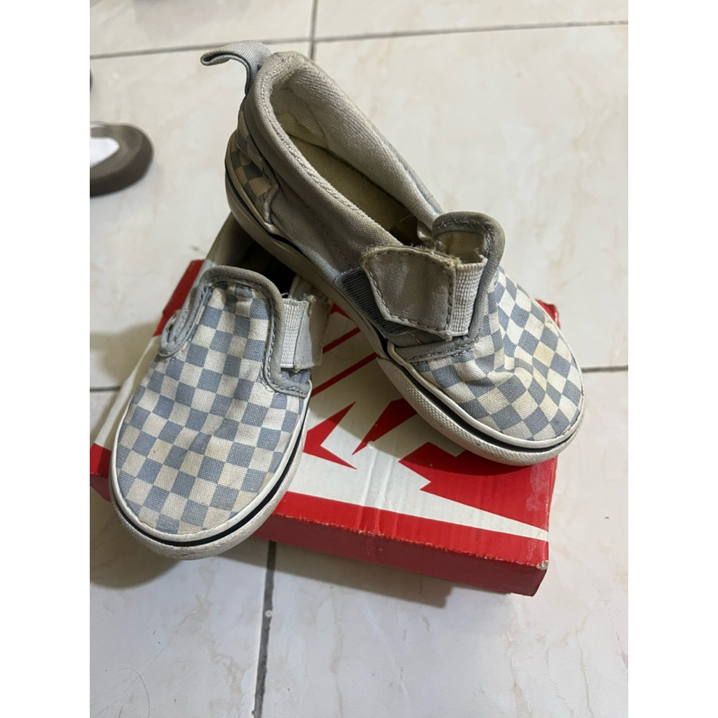 Sepatu anak preloved vans catur