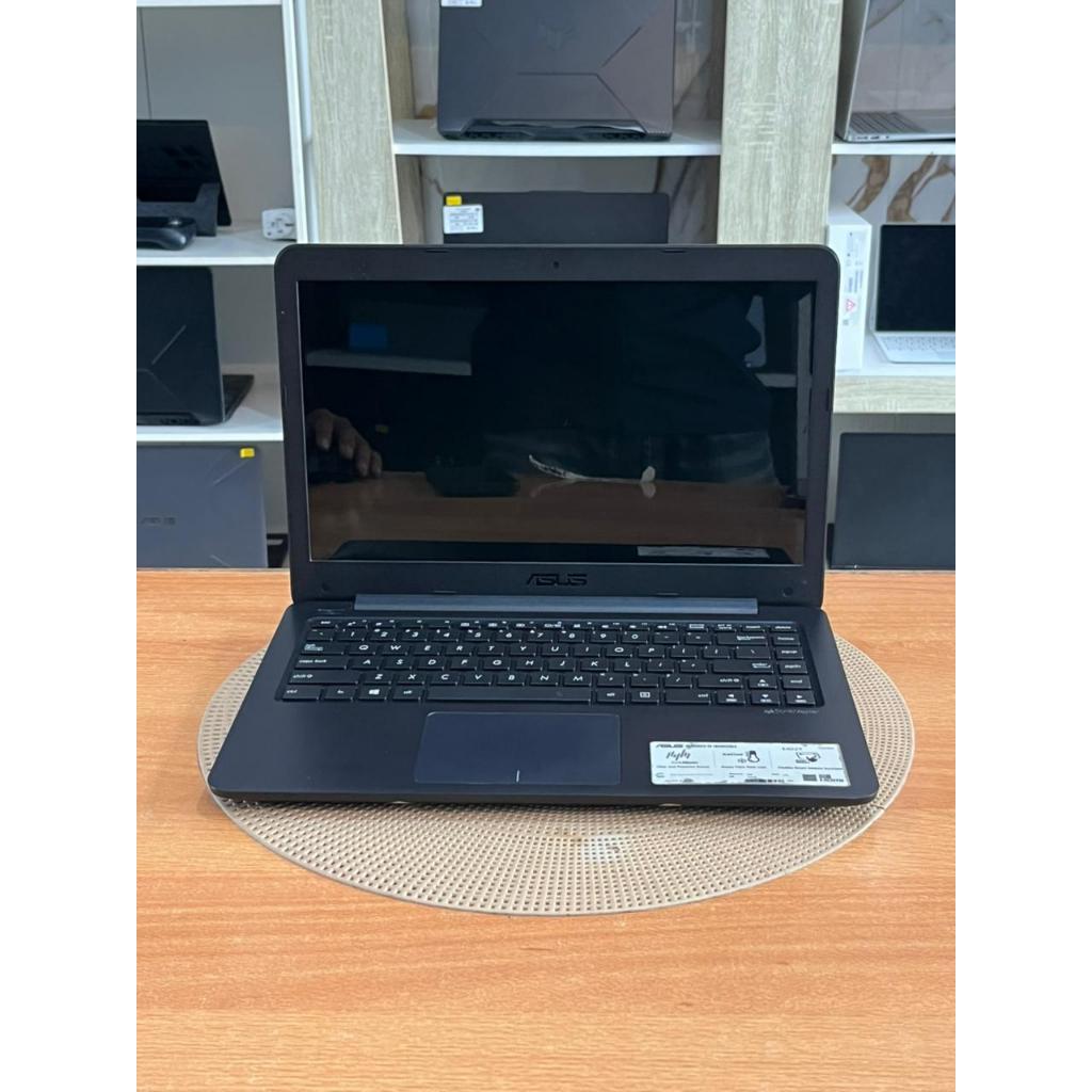 LAPTOP ASUS VIVOBOOK E402YA AMD E2-7015 APU RAM 4GB SSD 256GB-MINUS LAYAR WS