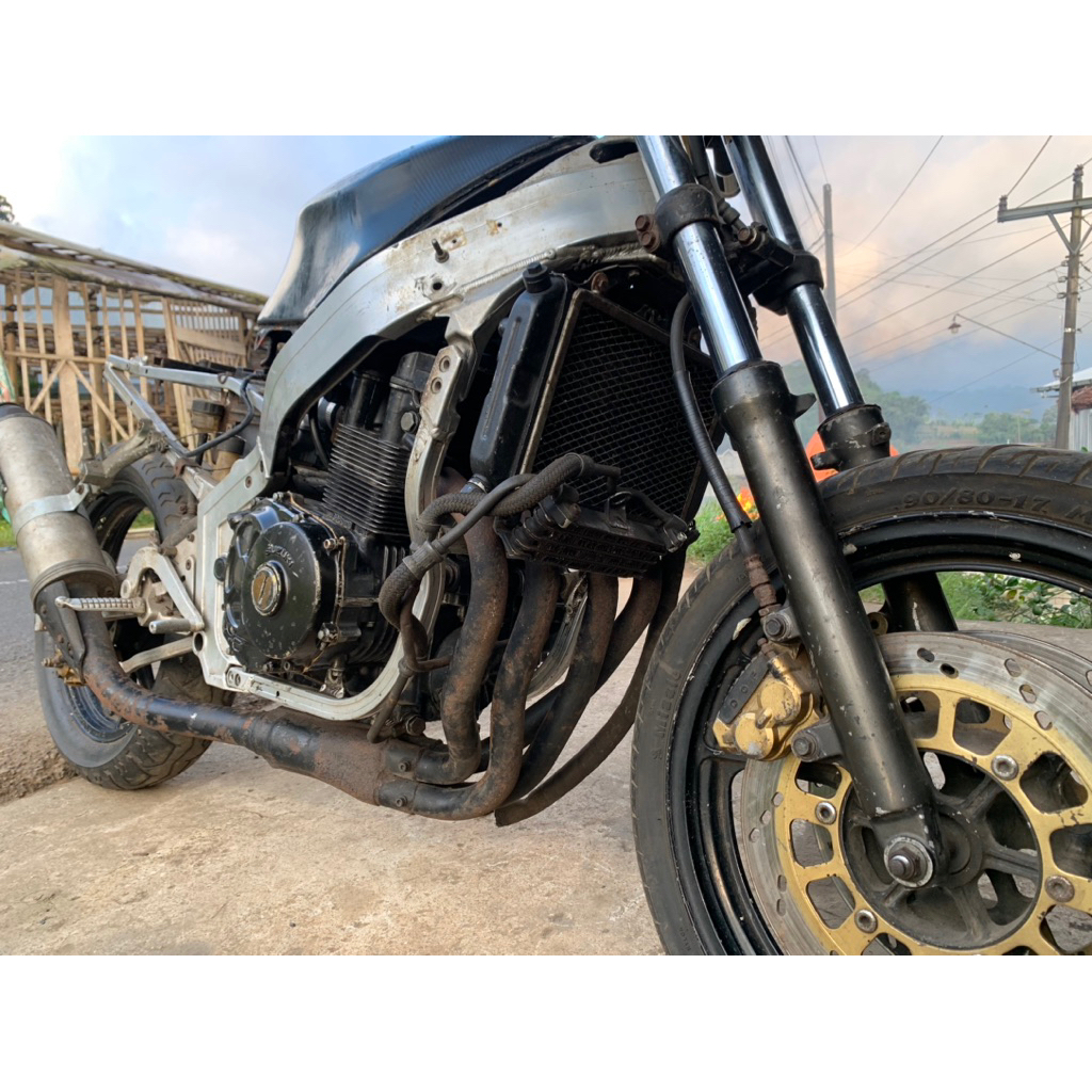 SuzukiGSX400GK71F/GSX400RSuzukiGSX4Silinder