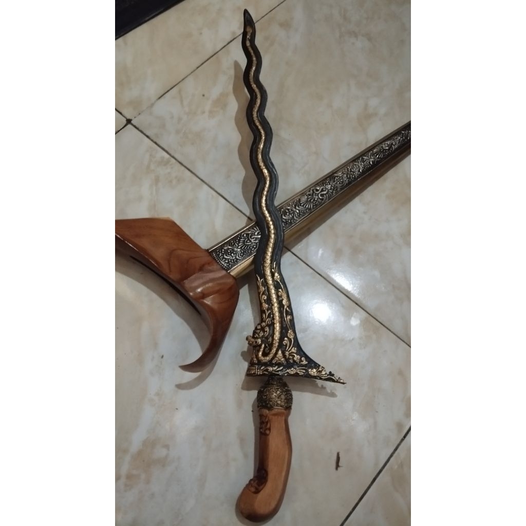 keris nogo rojo luk 13