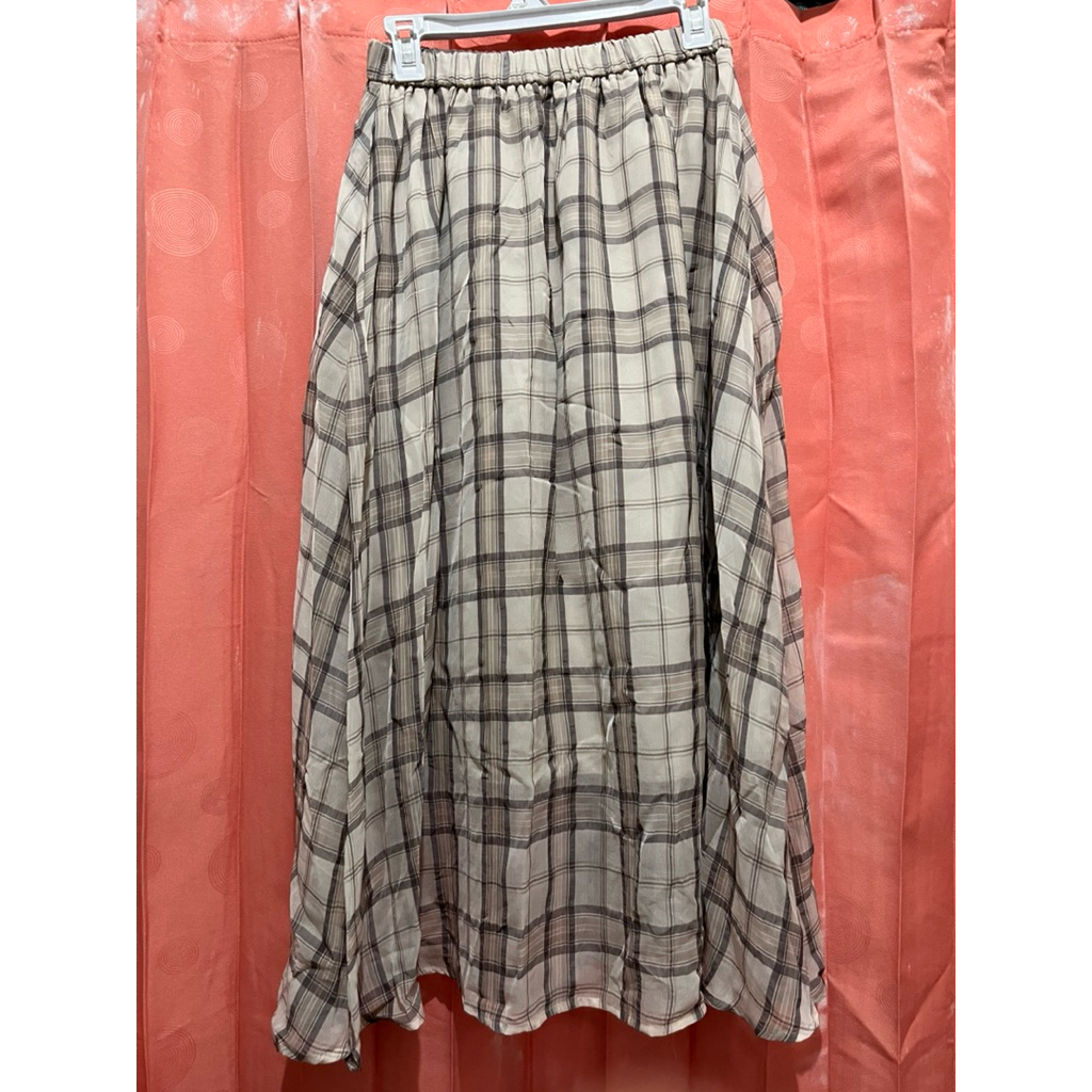 Rok motif kotak GU uniqlo