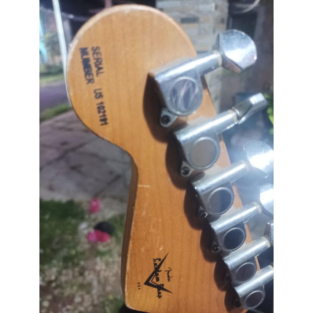 gitar_listrik_fender_stratocaster-usa+keyboard_MIDI_controller_behringer