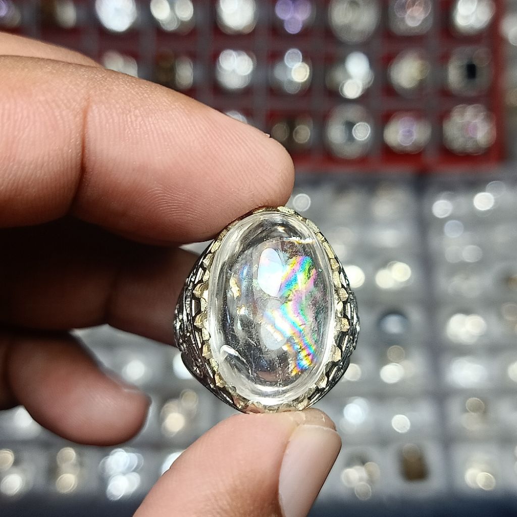 CINCIN PRIA BERMATA BATU KECUBUNG AIR PELANGI KALIMANTAN ( RING ALPAKA , SIZE 8 )