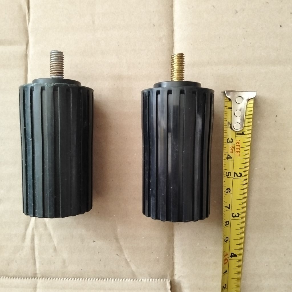 Kaki kulkas Sharp Tinggi ± 7cm harga satuan