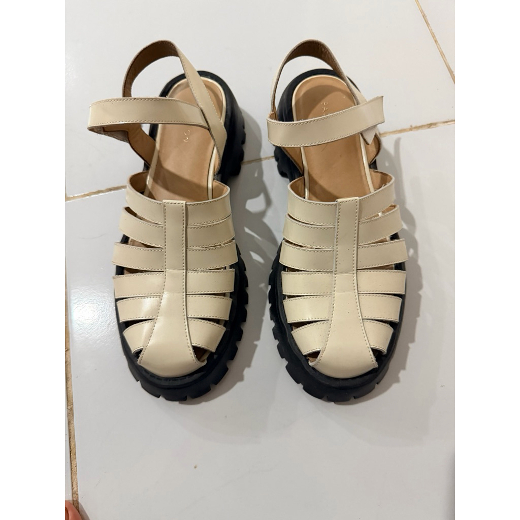 preloved sepatu sendal pazzion putih
