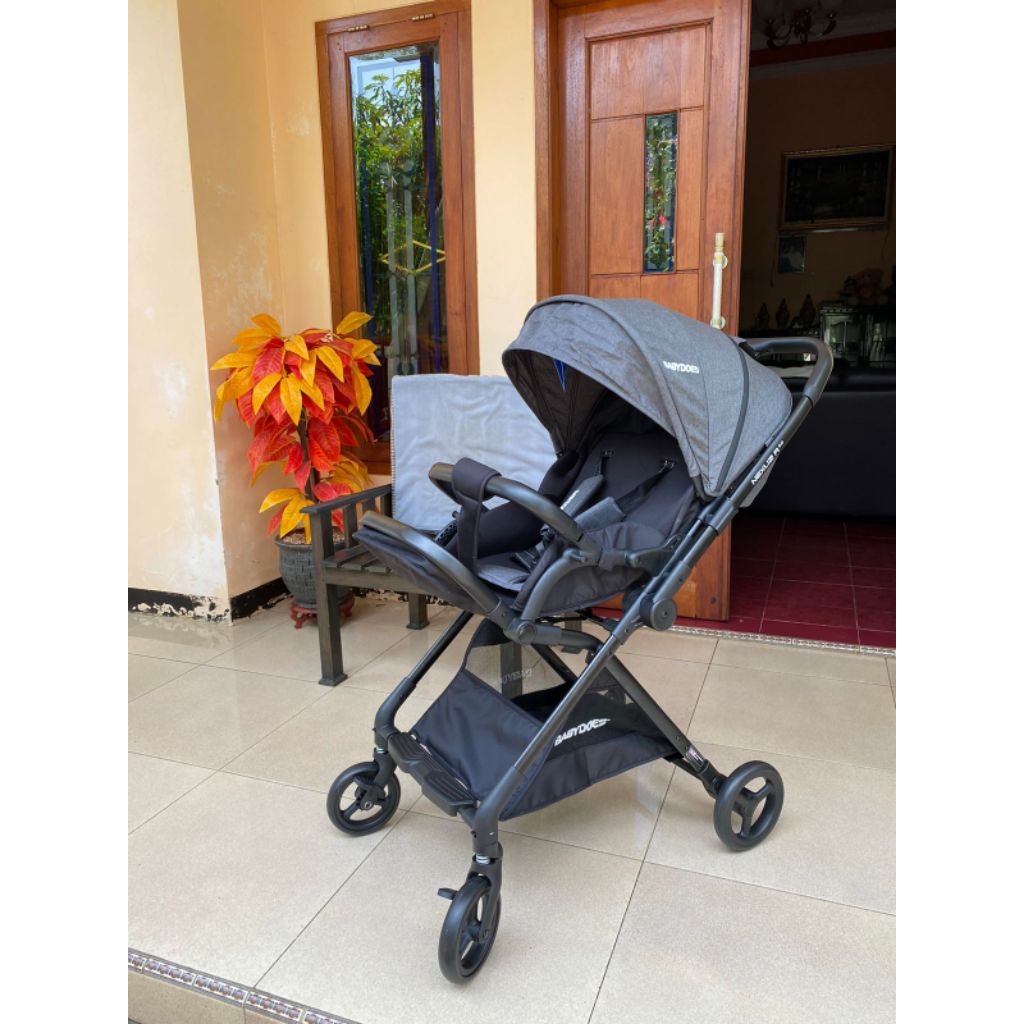 PRELOVED/SECOND Stroler Bayi Kereta Bayi Merk Baby Does Nexuz R 2.0