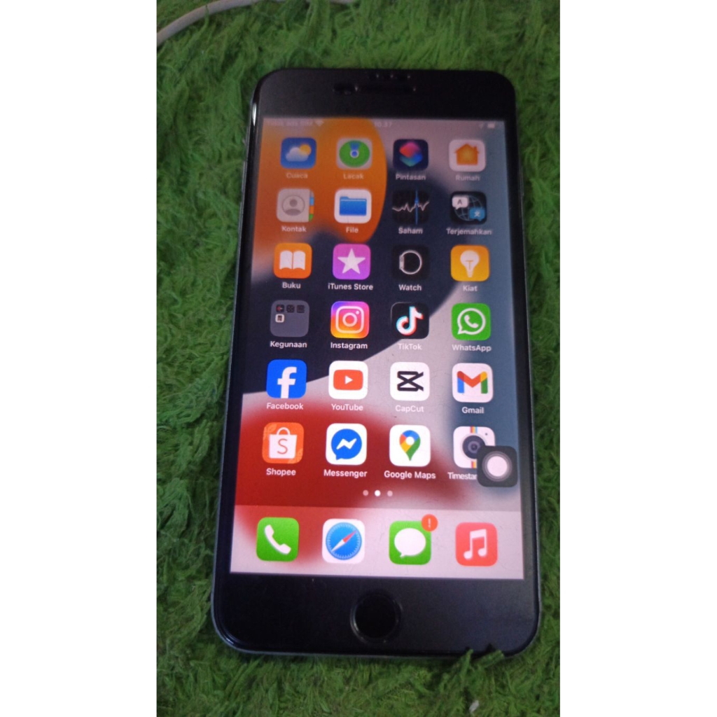Dijual iPhone 6S Plus ROM 128GB kondisi bekas dan masih nyaman dipakai.