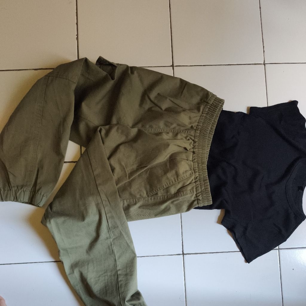 Relaxed joger cargo G.uniqlo (second/bekas) Uniqlo cargo size M-L free kaos uni/kargo uniqlo
