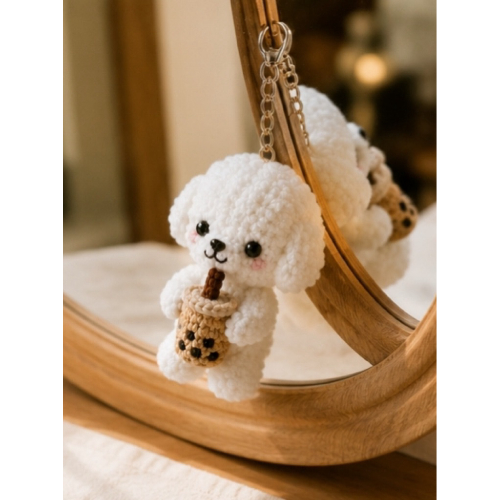 Anjing Poodle Putih Minum Boba (Poodle Boba)