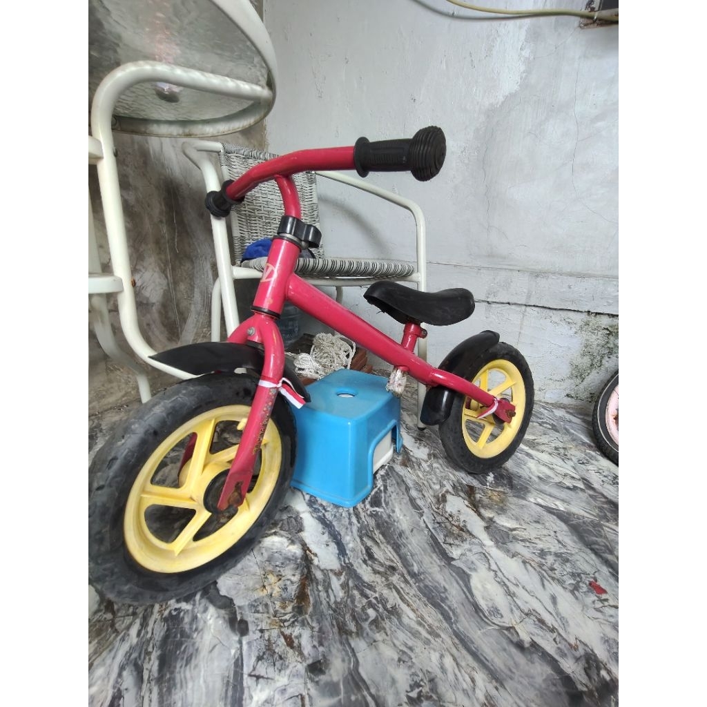balancing bike/ pushbike ( sepeda tanpa pedal )