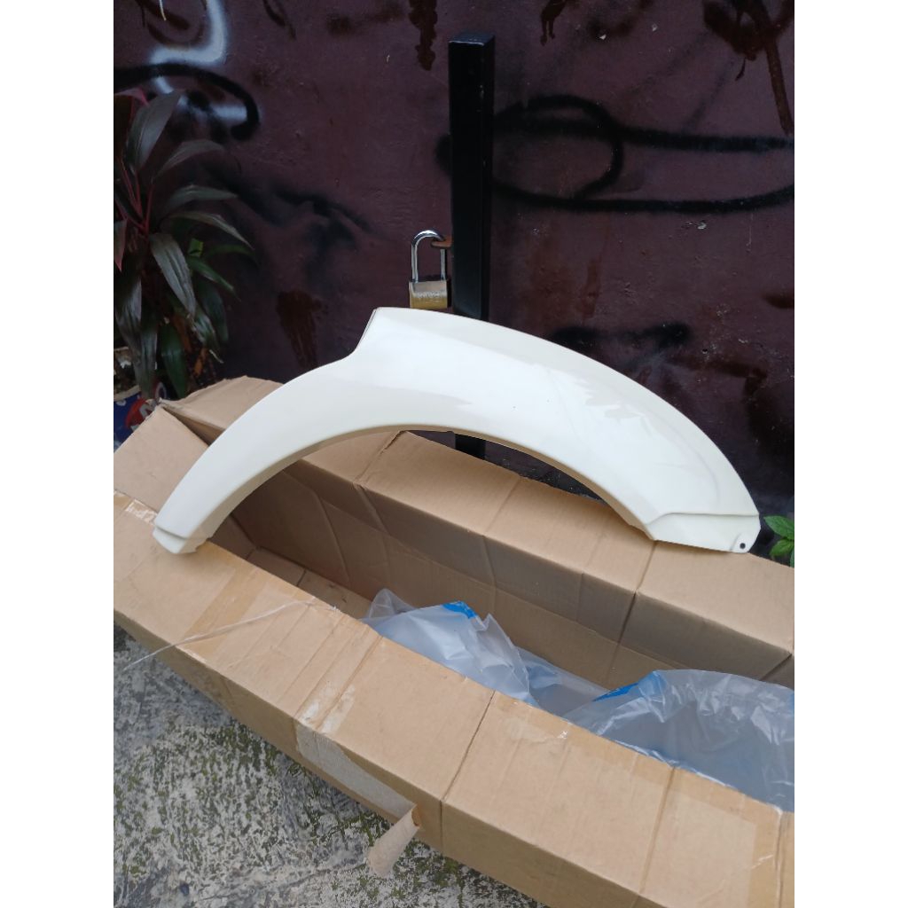 Molding Fender belakang Kiri kijang krista