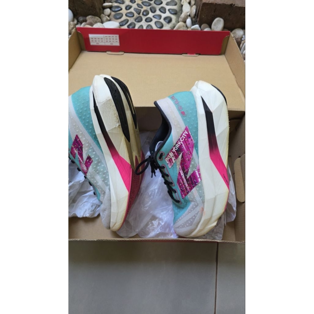 preloved RUNNING SHOES NB ORIGINAL CARBON PLATE with box