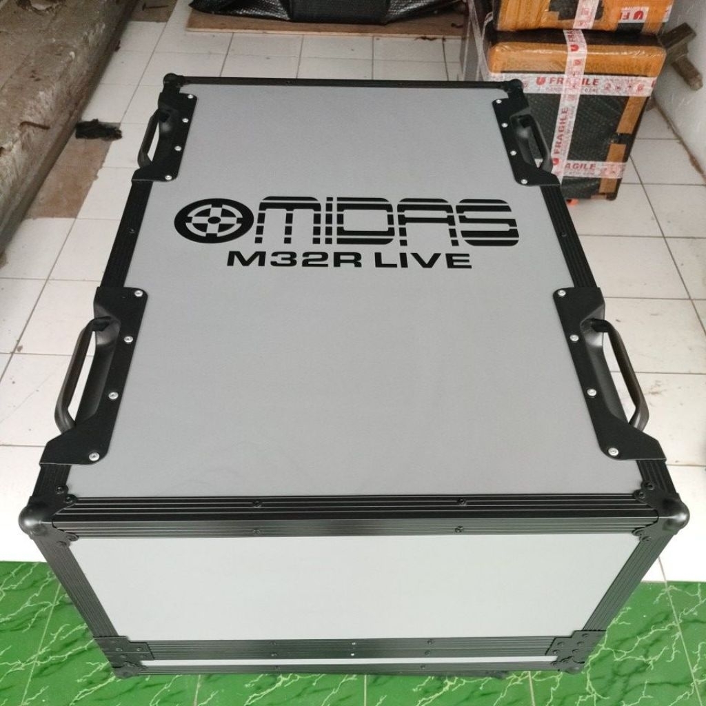 Hardcase MIDAS M32R