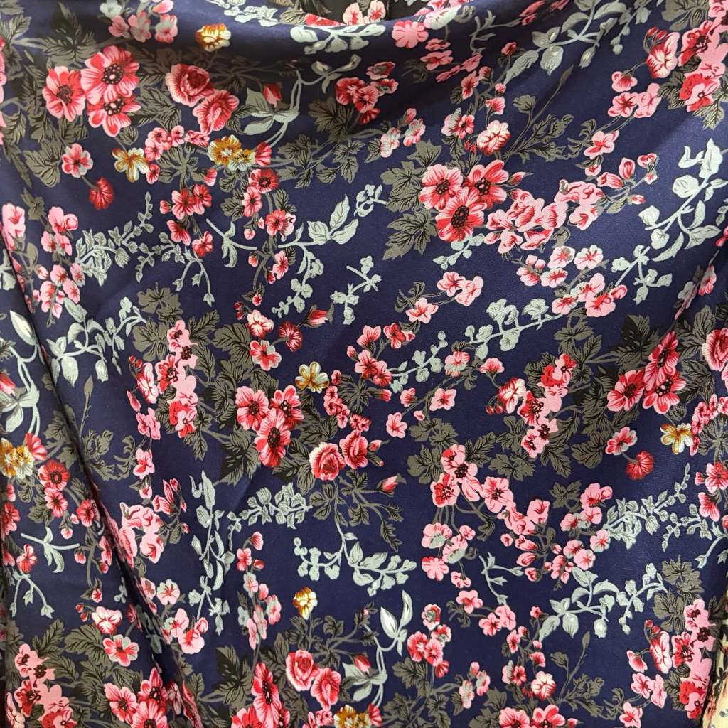 kain katun rayon viscose motif bunga mawar beseler (0.5meter)