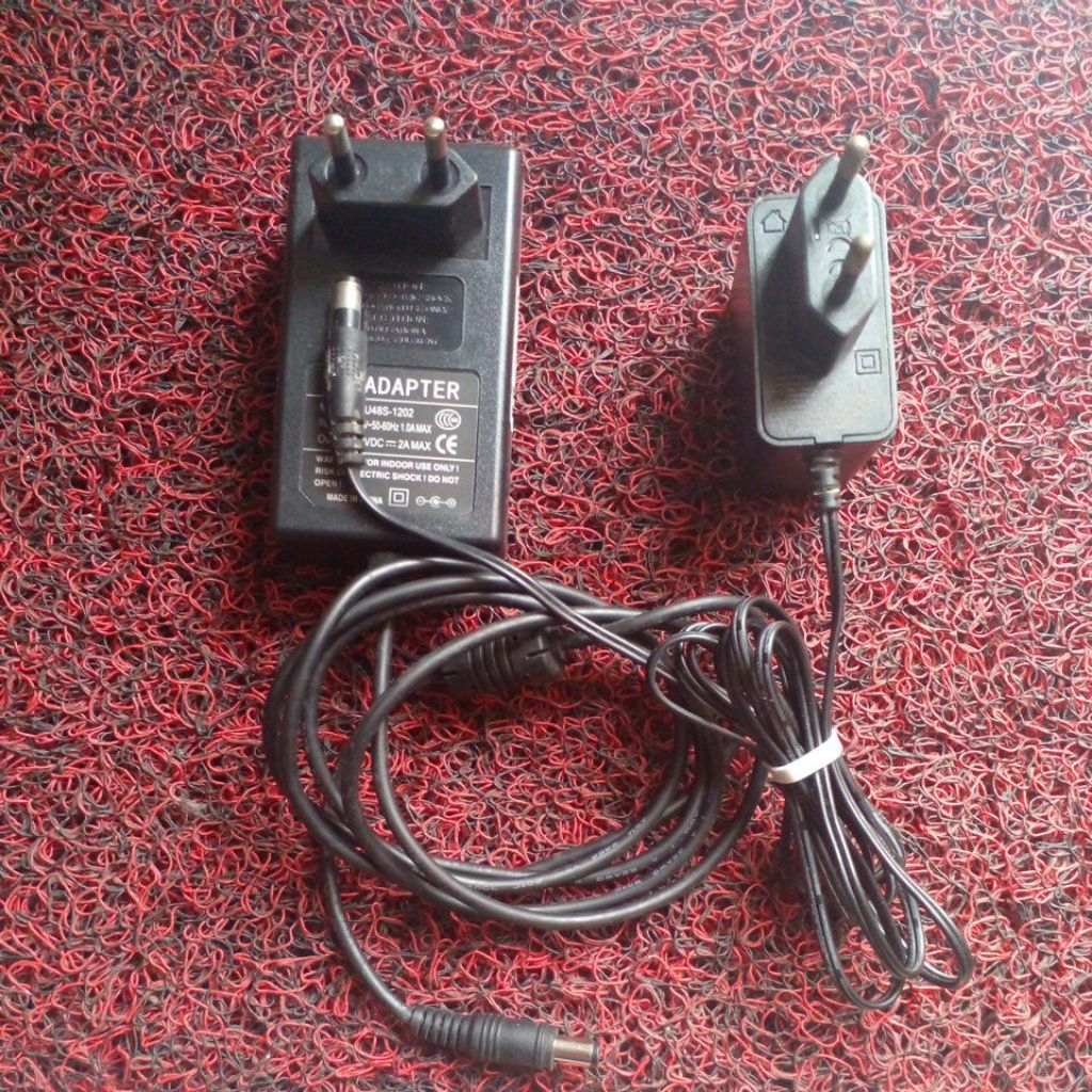 AC ADAPTOR 12 V
