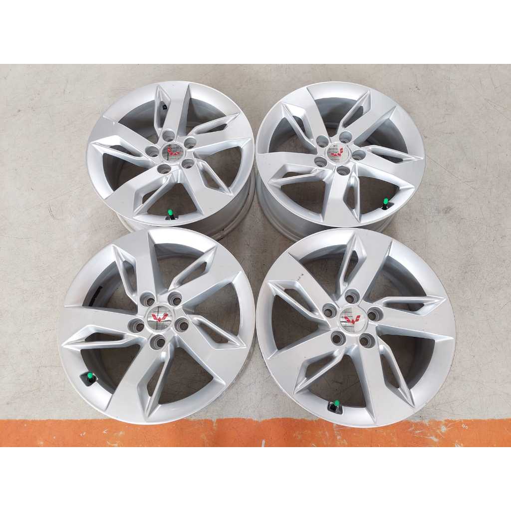 Velg Mobil Bekas Wuling Almaz Ring 17 Pcd5x114,3 Silver